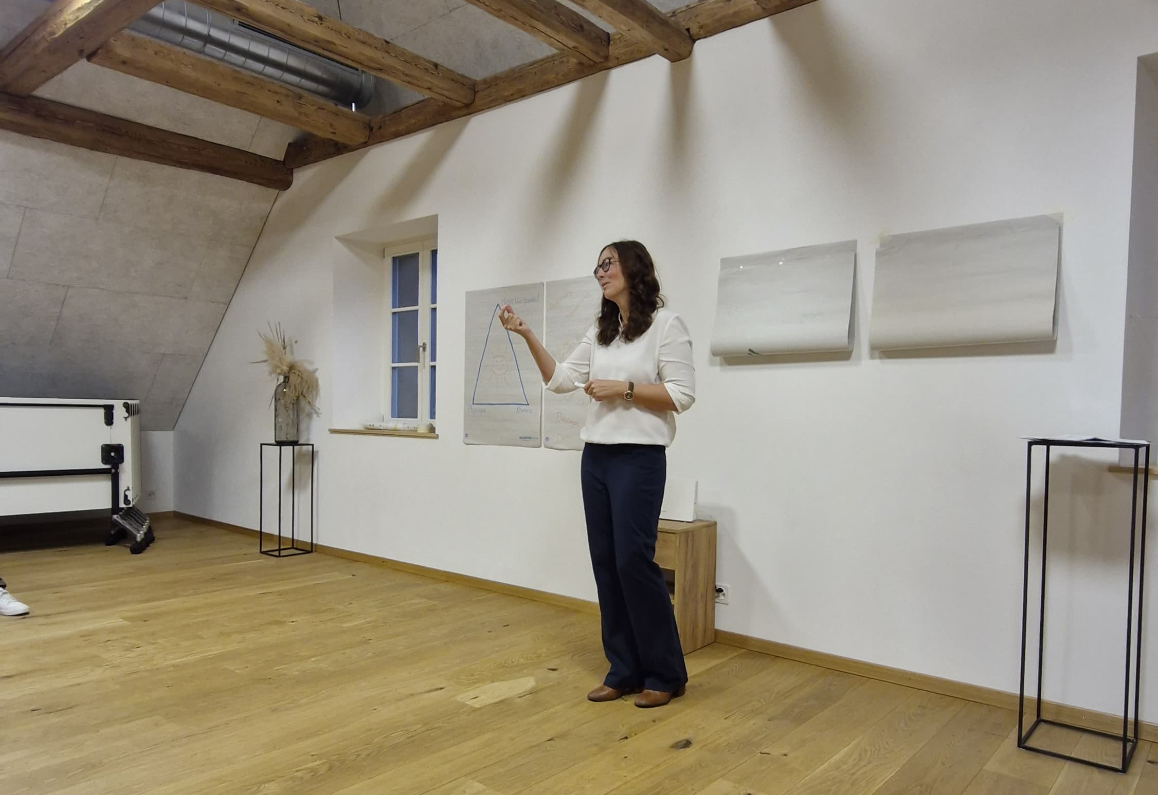 entreprise-cours Calming spa setup featuring a jade roller, gua sha stone, and candle for relaxation and skincare.